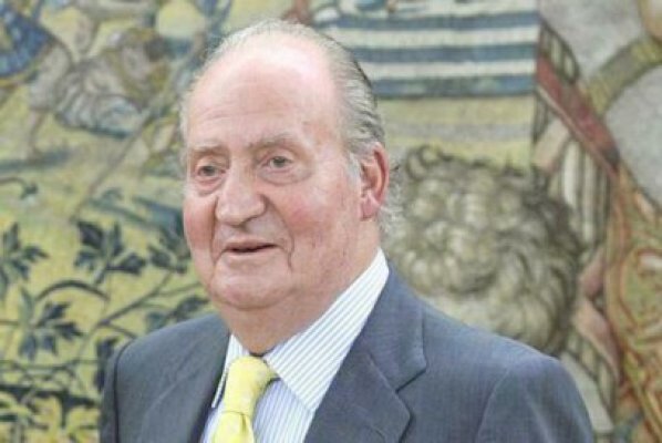 Monarhii Spaniei îşi păstrează pe viaţă titlurile de regele şi regină